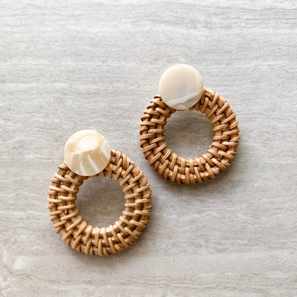 straw rattan circle earrings with marble stone - Picture 3 of 6